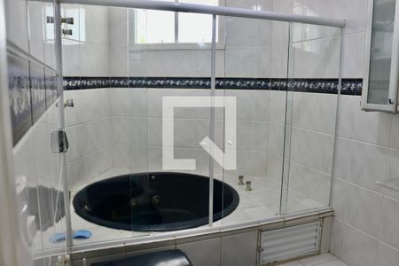 Casa de condomínio para alugar com 500m², 5 quartos e 6 vagasBanheiro Suíte 4