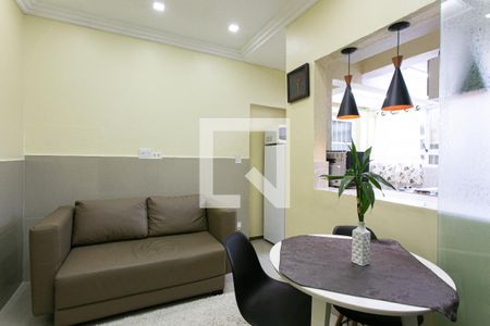 Sala - Sofá e Mesa de casa para alugar com 2 quartos, 60m² em Jardim Jaú (zona Leste), São Paulo