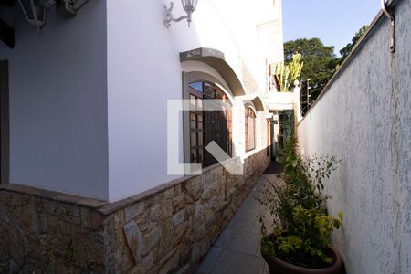 Casa à venda com 387m², 4 quartos e 4 vagasCorredor Lateral