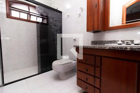 Casa à venda com 387m², 4 quartos e 4 vagasBanheiro Suíte Quarto 3