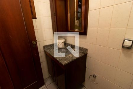 Casa à venda com 387m², 4 quartos e 4 vagasBanheiro Serviço