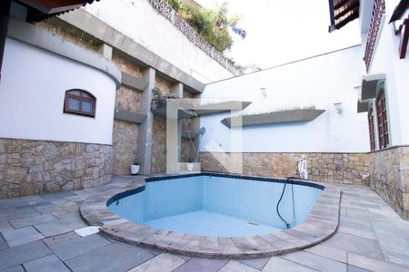 Casa à venda com 387m², 4 quartos e 4 vagasPiscina