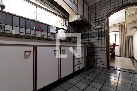 Casa à venda com 387m², 4 quartos e 4 vagasCozinha - Armários