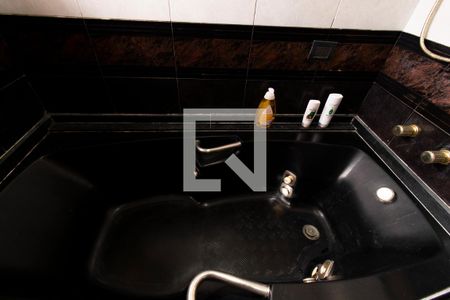 Casa à venda com 387m², 4 quartos e 4 vagasBanheiro Quarto 4 - Suíte