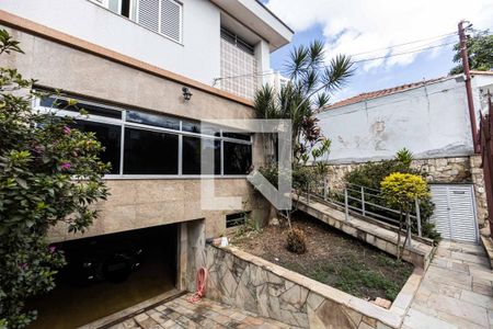 Casa para alugar com 220m², 3 quartos e 5 vagas Casa para alugar com 220m², 3 quartos e 5 vagasFachada