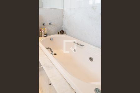 Apartamento à venda com 360m², 4 quartos e 3 vagasBanheiro da Suíte master