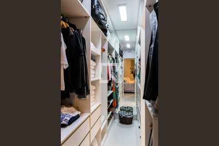 Apartamento à venda com 360m², 4 quartos e 3 vagasCloset