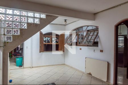 Casa à venda com 214m², 4 quartos e 3 vagas Casa à venda com 214m², 4 quartos e 3 vagasQuintal