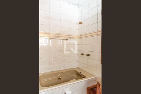 Casa à venda com 214m², 4 quartos e 3 vagas Casa à venda com 214m², 4 quartos e 3 vagasBanheiro da suíte