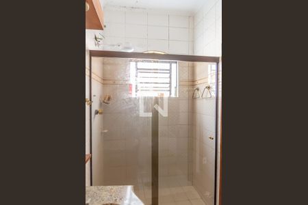 Casa à venda com 214m², 4 quartos e 3 vagas Casa à venda com 214m², 4 quartos e 3 vagasBanheiro da suíte