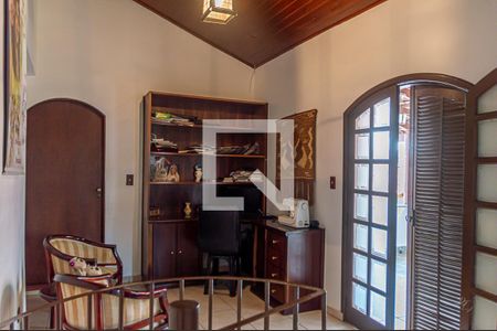 Casa à venda com 214m², 4 quartos e 3 vagas Casa à venda com 214m², 4 quartos e 3 vagasEscritório