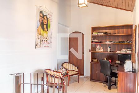 Casa à venda com 214m², 4 quartos e 3 vagas Casa à venda com 214m², 4 quartos e 3 vagasEscritório