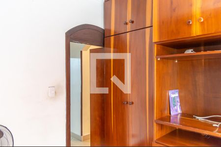 Casa à venda com 214m², 4 quartos e 3 vagas Casa à venda com 214m², 4 quartos e 3 vagasQuarto 2