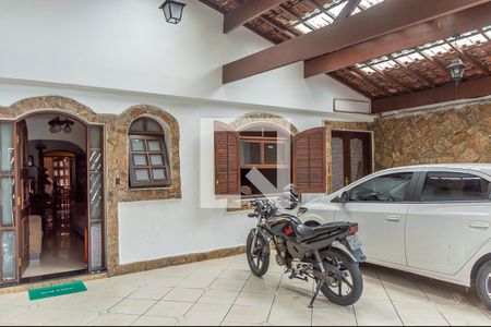 Casa à venda com 214m², 4 quartos e 3 vagas Casa à venda com 214m², 4 quartos e 3 vagasGaragem