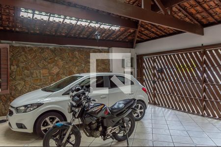 Casa à venda com 214m², 4 quartos e 3 vagas Casa à venda com 214m², 4 quartos e 3 vagasGaragem