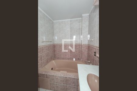 Apartamento à venda com 268m², 4 quartos e 3 vagasBanheiro da Suíte