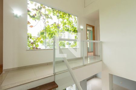 Escada de casa de condomínio para alugar com 4 quartos, 240m² em Campo Grande, Rio de Janeiro