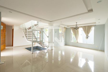 Sala de casa de condomínio para alugar com 4 quartos, 240m² em Campo Grande, Rio de Janeiro