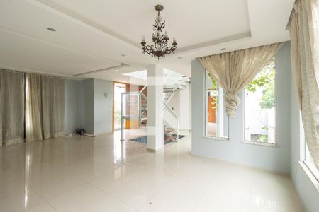 Sala de casa de condomínio para alugar com 4 quartos, 240m² em Campo Grande, Rio de Janeiro