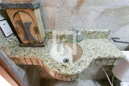 Casa à venda com 350m², 4 quartos e 3 vagasDetalhe banheiro 2