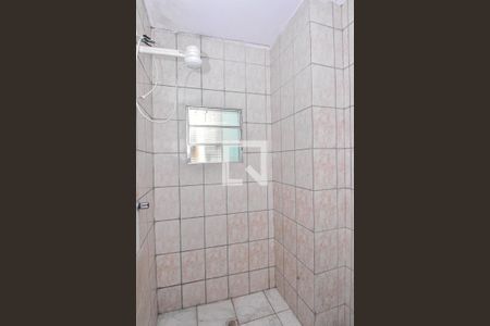 Banheiro de casa para alugar com 1 quarto, 25m² em Vila Industrial, São Paulo