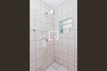 Banheiro de casa para alugar com 1 quarto, 25m² em Vila Industrial, São Paulo