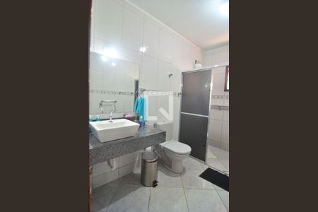Casa à venda com 155m², 4 quartos e 5 vagasBanheiro social