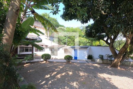 Casa à venda com 800m², 5 quartos e 4 vagasCasa Secundária / Quintal