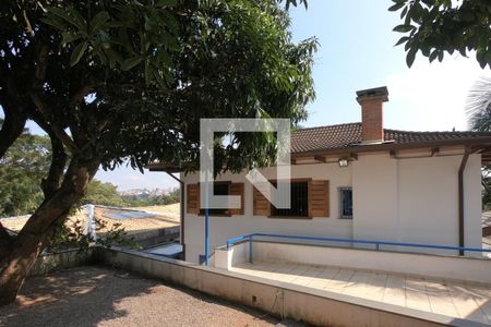 Casa à venda com 800m², 5 quartos e 4 vagasFachada Fundos