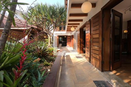 Casa à venda com 800m², 5 quartos e 4 vagasQuintal