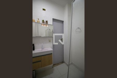 Apartamento à venda com 105m², 2 quartos e sem vaga Apartamento à venda com 105m², 2 quartos e sem vagaBanheiro social