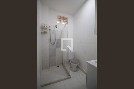 Apartamento à venda com 105m², 2 quartos e sem vaga Apartamento à venda com 105m², 2 quartos e sem vagaBanheiro social