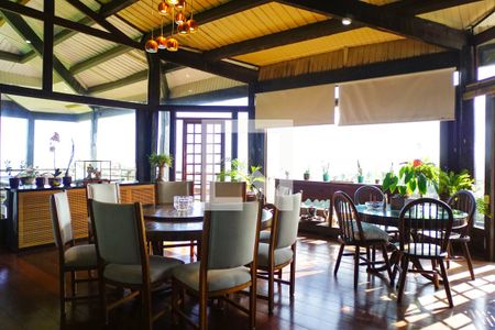 Sala de casa de condomínio à venda com 5 quartos, 700m² em Joá, Rio de Janeiro