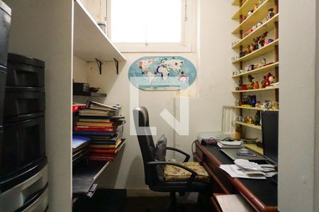 Casa de condomínio à venda com 700m², 5 quartos e 2 vagasEscritório