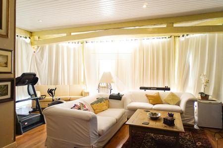 Casa de condomínio à venda com 700m², 5 quartos e 2 vagasSala de TV