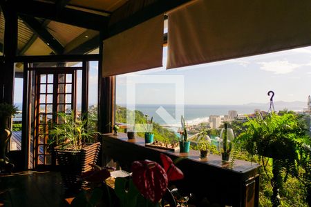 Sala de casa de condomínio à venda com 5 quartos, 700m² em Joá, Rio de Janeiro