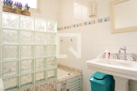 Casa de condomínio à venda com 700m², 5 quartos e 2 vagasBanheiro do Escritório