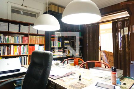 Casa de condomínio à venda com 700m², 5 quartos e 2 vagasEscritório