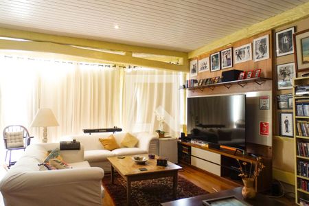 Casa de condomínio à venda com 700m², 5 quartos e 2 vagasSala de TV