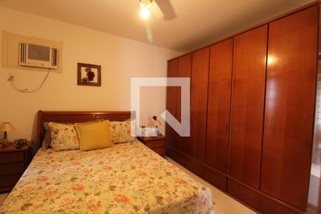 Casa de condomínio à venda com 550m², 4 quartos e 4 vagasSuíte