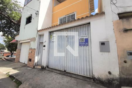 Casa para alugar com 132m², 2 quartos e 2 vagas Casa para alugar com 132m², 2 quartos e 2 vagasFachada