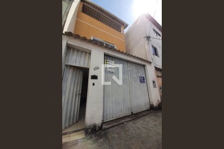 Casa para alugar com 132m², 2 quartos e 2 vagas Casa para alugar com 132m², 2 quartos e 2 vagasFachada