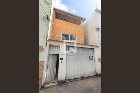 Casa para alugar com 132m², 2 quartos e 2 vagas Casa para alugar com 132m², 2 quartos e 2 vagasFachada