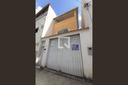 Casa para alugar com 132m², 2 quartos e 2 vagas Casa para alugar com 132m², 2 quartos e 2 vagasFachada