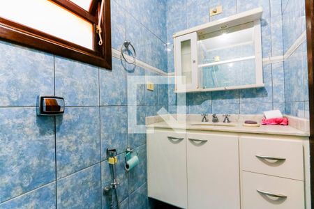 Casa à venda com 254m², 3 quartos e 2 vagasBanheiro social 2