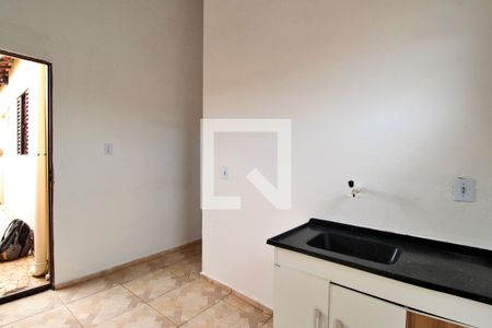 Cozinha de kitnet/studio para alugar com 1 quarto, 23m² em Jardim Santa Lúcia, Campinas