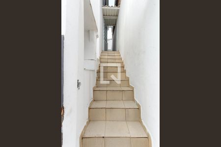 Casa para alugar com 70m², 2 quartos e sem vagaEscada Entrada