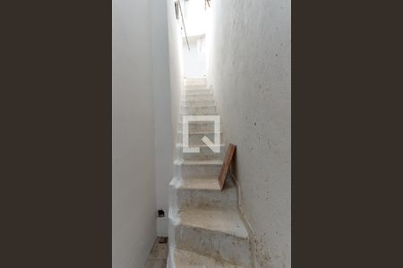 Casa para alugar com 70m², 2 quartos e sem vagaEscada Entrada