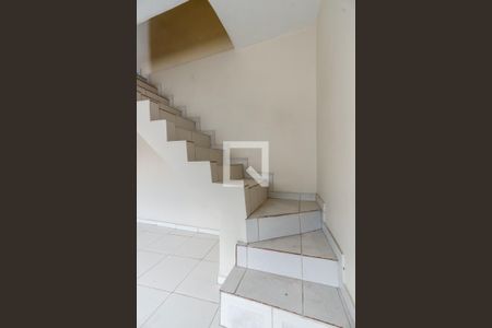 Escada Quartos de casa para alugar com 2 quartos, 70m² em Vila Santa Terezinha (zona Norte), São Paulo
