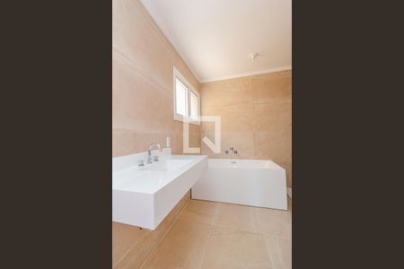 Casa à venda com 270m², 3 quartos e 4 vagasSuite